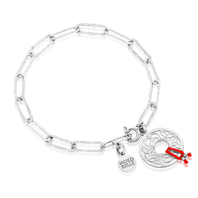 Silver chain bracelet with Mokobelle rosette and red thread
