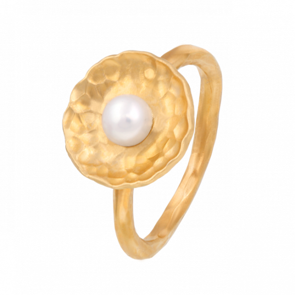 Ring with patched pearl rosette